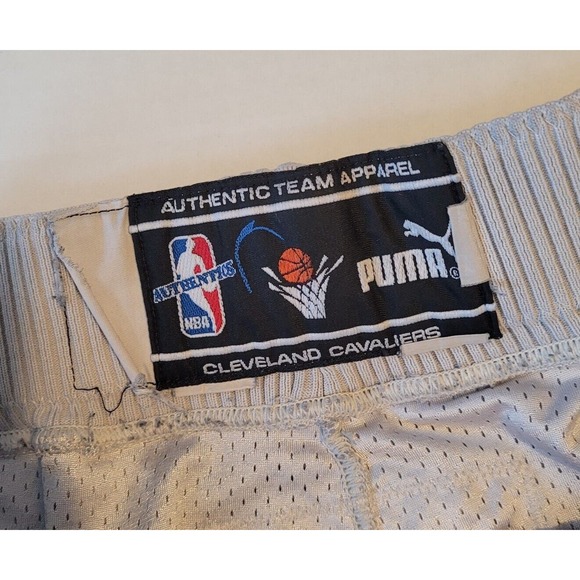 Vintage Cleveland Cavaliers Basketball Shorts Size 40 White Puma NBA W Flaws - Picture 3 of 16